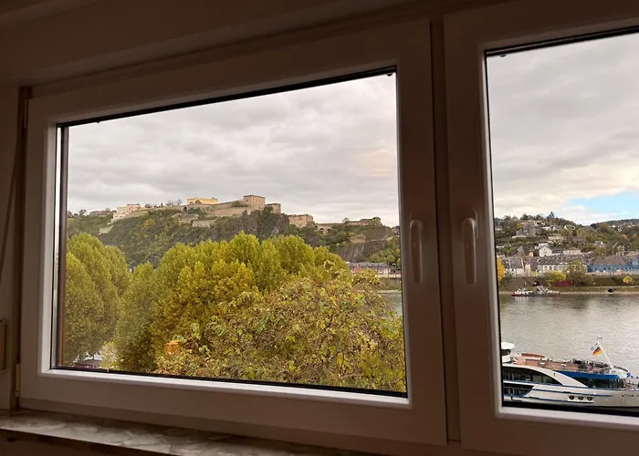 Rheinblick-apartment Snacks, Ambilight & Boxspringbett アパート